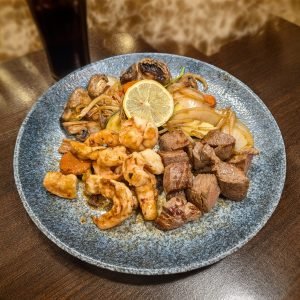 N.Y. Steak (4 oz) and Prawns (4 oz)