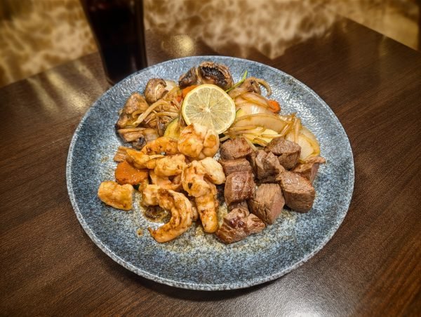 N.Y. Steak (4 oz) and Prawns (4 oz)