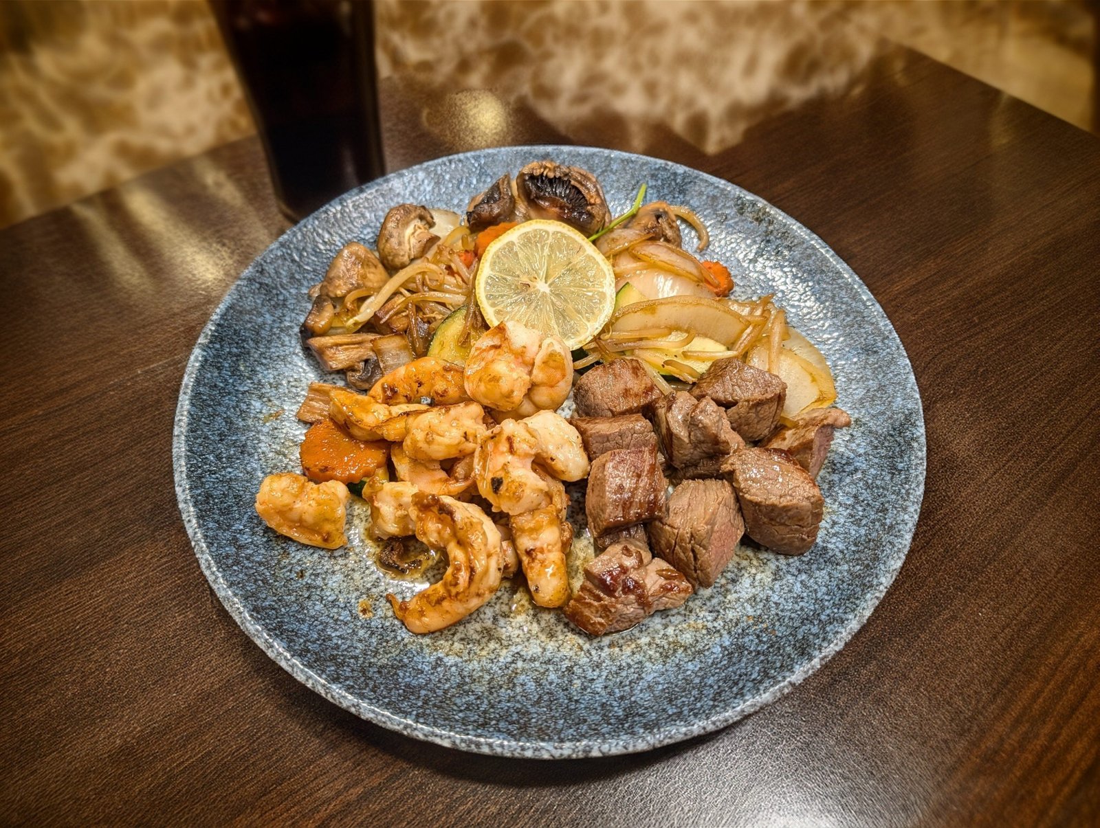 N.Y. Steak (4 oz) and Prawns (4 oz)